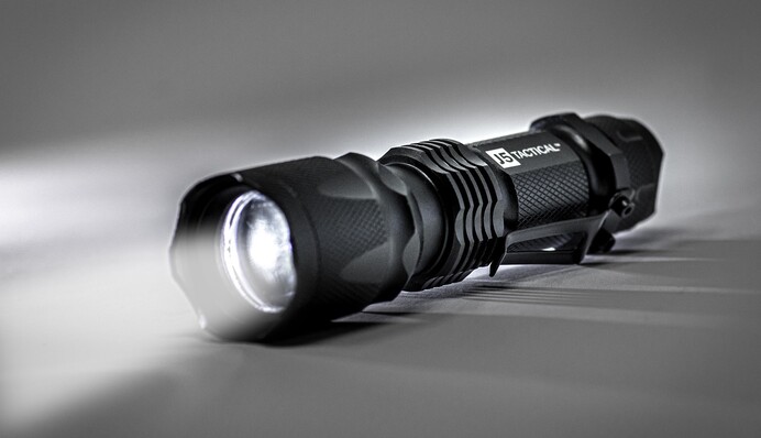 Топ-3 альтернативи свічкам для освітлення приміщення, якщо немає електроенергії