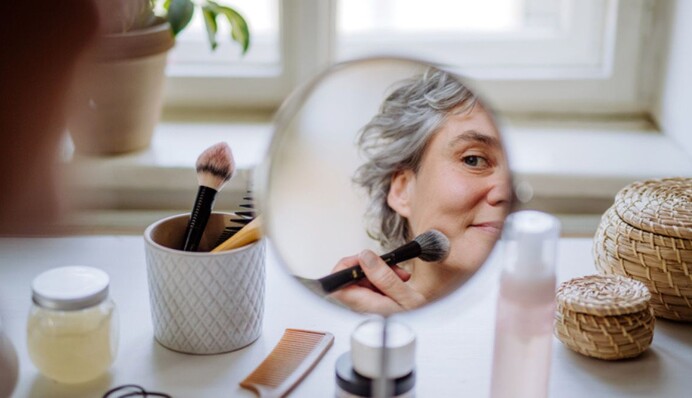 Візажист назвала найбільш поширену помилку в макіяжі, яка додає жінкам віку