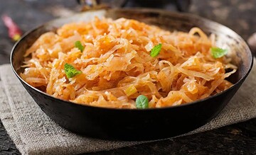 Как приготовить тушеную квашеную капусту с фасолью: бюджетный рецепт