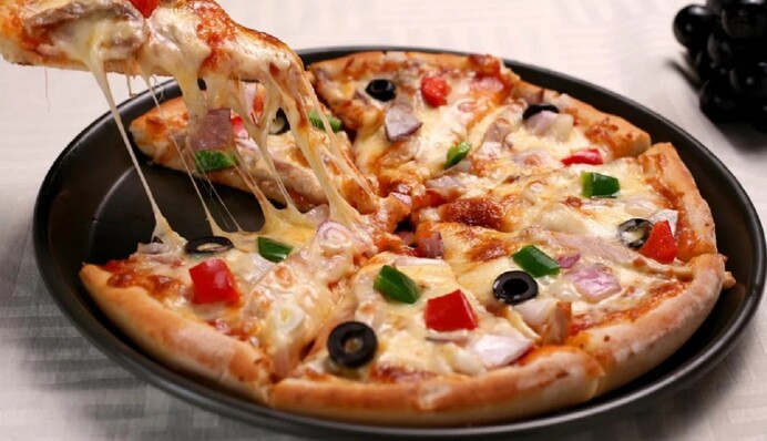 Як приготувати смачну піцу на сковороді за 15 хвилин: простий рецепт