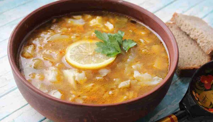 Як приготувати наваристий розсольник з грибами: простий рецепт без м'яса