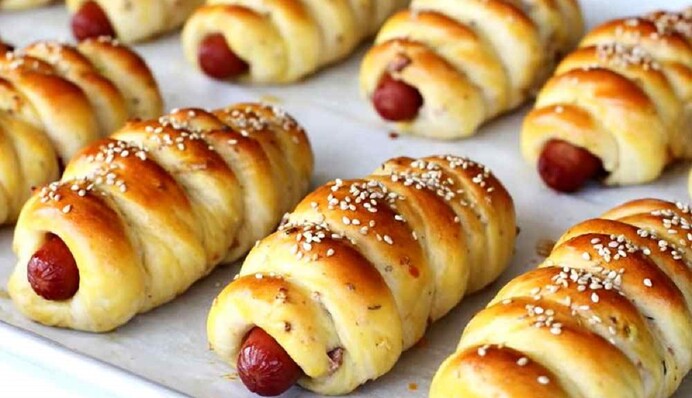 Ніжні сосиски в тісті з листкового тіста: приготуйте їх за цим простим рецептом