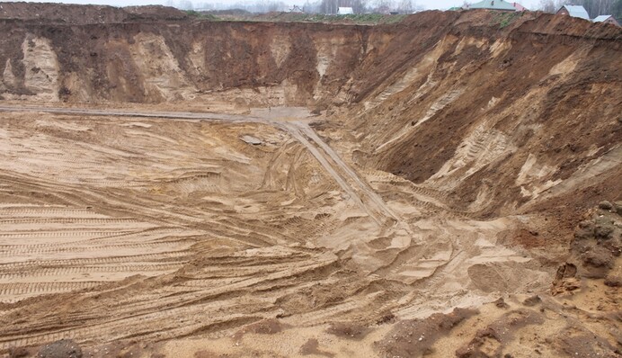 Прокурор песчаных карьеров: кто может стоять за песочным кризисом в Чернигове