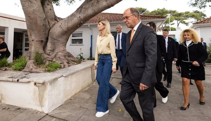 Умови тут скромні, але є все необхідне: Зеленська відвідала українських переселенців у Португалії