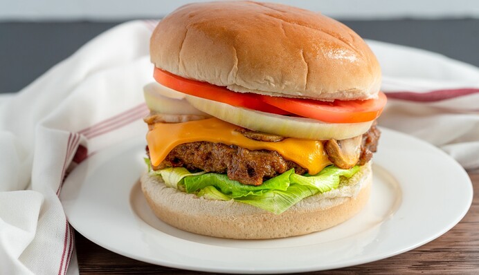 Як приготувати соковиті домашні бургери: рецепт булочок і смачної котлети