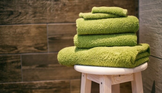 Как сделать махровые полотенца мягкими: лайфхак для ручной и машинной стирки