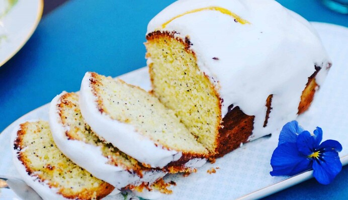 Як спекти швидкий лимонно-маковий кекс на сметані: простий рецепт