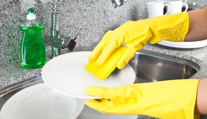 Як зробити домашній засіб для миття посуду з приємним ароматом лимону