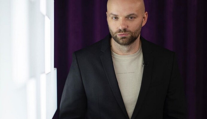 Слава Дьомін пояснив, чому у своїх інтерв'ю згадує українських зірок-зрадників