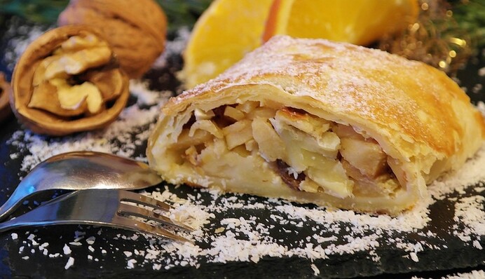 Як приготувати лінивий штрудель з лаваша за 20 хвилин: простий рецепт