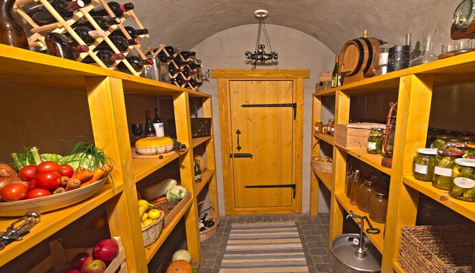 Как просушить сырой погреб или подвал в холодное время года: полезные лайфхаки