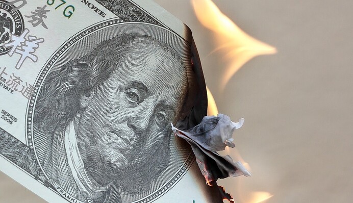 Долари чи генератори: як українцям зберегти заощадження під час війни