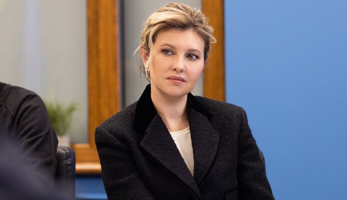 Елена Зеленская в трендовом теплом жакете рассказала об инновационной фабрике-кухне