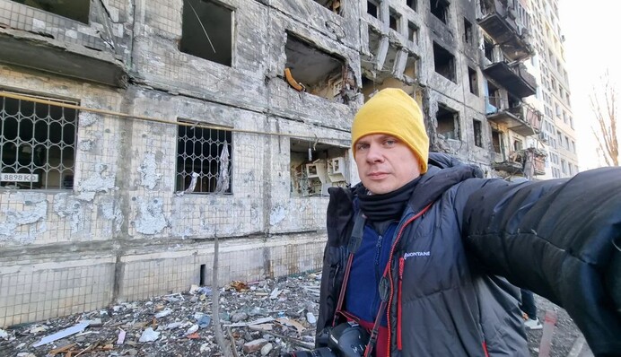 Дмитро Комаров показав російську ракету, яка застрягла на кухні житлового будинку на Харківщині