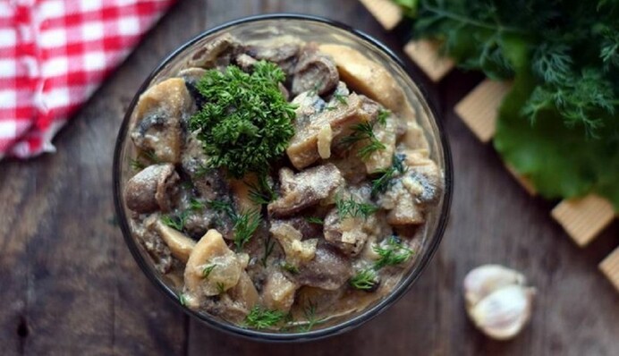 Як приготувати курячі сердечка у вершковому соусі: простий рецепт