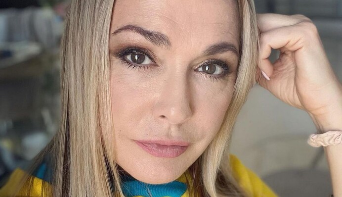 Украинцы ко всему приспособились: Ольга Сумская показала, как варила суп в подъезде