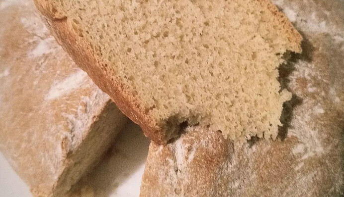 Як спекти в духовці смачний домашній хліб на сухих дріжджах: простий рецепт