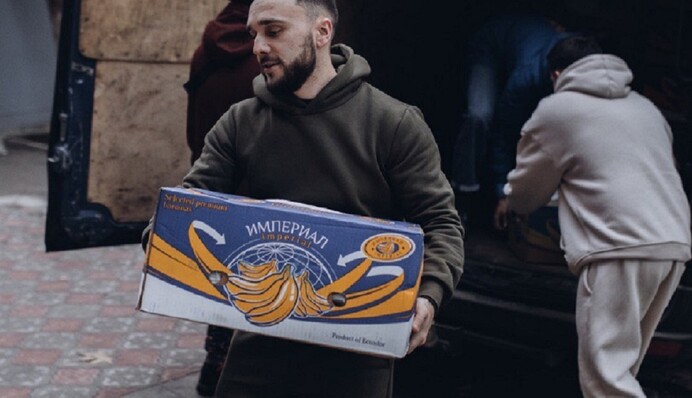 Відомий блогер Олександр Заліско передав гуманітарну допомогу мешканцям Херсона