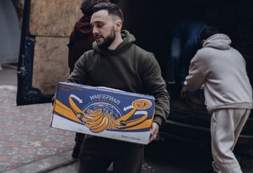 Відомий блогер Олександр Заліско передав гуманітарну допомогу мешканцям Херсона