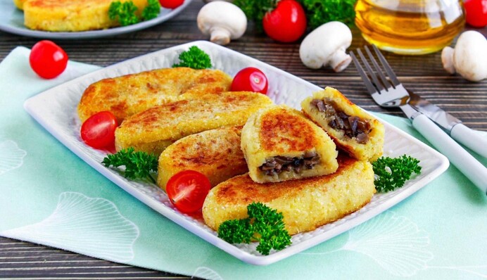 Як приготувати картопляні зрази з грибами та підливою: простий рецепт