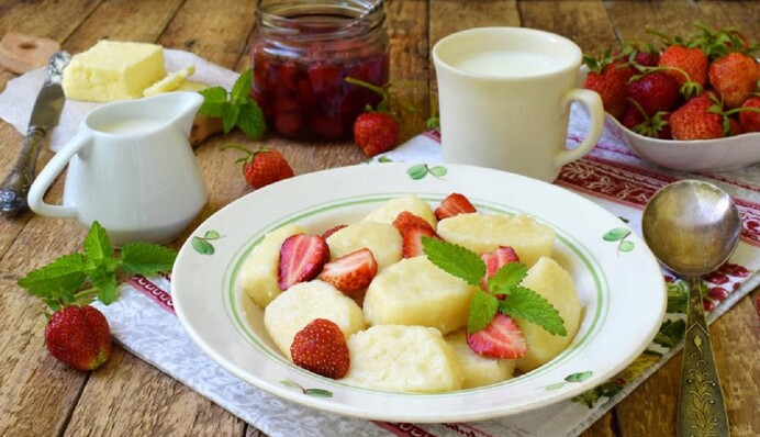 Як приготувати ліниві вареники з кисломолочного сиру: простий рецепт