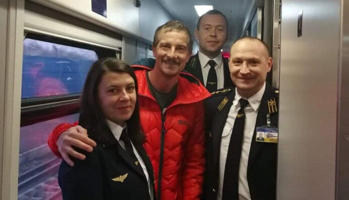 Звездный гость Укрзалізниці: Беар Гриллс покатался на украинском поезде