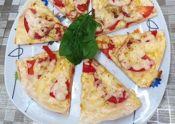 Як приготувати швидку піцу з лаваша на сковороді: простий рецепт