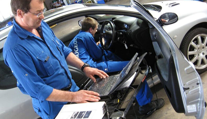 Старше 15 років на звалище: як до України повертається обов'язковий техогляд