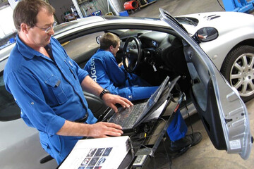 Старше 15 років на звалище: як до України повертається обов'язковий техогляд