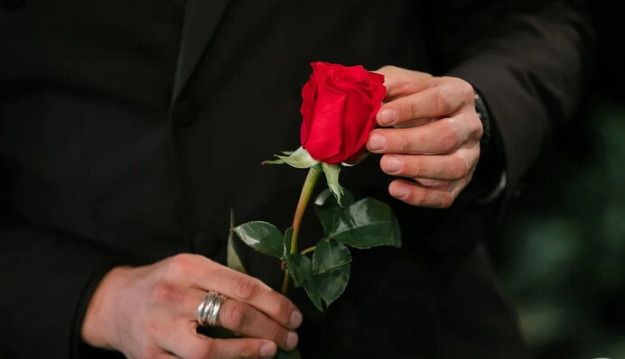 Розчарований і злий. Алекс Топольський скасував церемонію троянд після конфлікту на шоу 