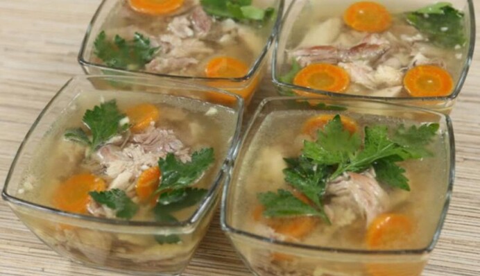 Що робити, якщо не застиг холодець: лайфхак, щоб врятувати страву