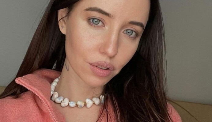 Надя Дорофєєва показала, як носити модний яскравий кардиган цієї зими: фото