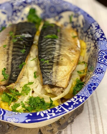 Як приготувати запечену скумбрію на подушці з картоплі: простий рецепт на Новий рік