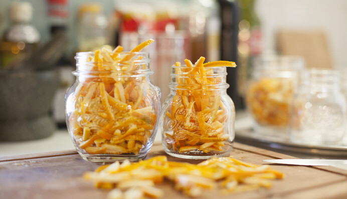 Как с умом использовать кожуру апельсина, кофейную гущу и другие отходы: топ-6 лайфхаков