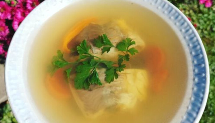 Как приготовить вкусный холодец из рыбы с овощами: простой рецепт