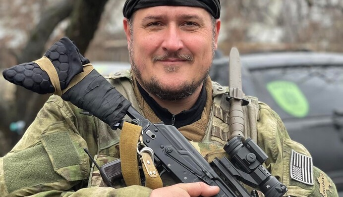 Під Бахмутом все у дірах, і не як у швейцарському сирі, а як у ситі – боєць 