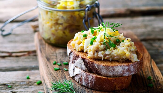 Як приготувати класичний форшмак з оселедця: простий рецепт