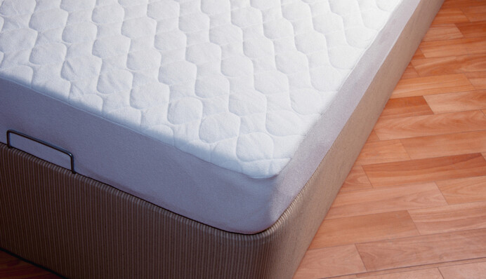 Як зробити засіб, який видалить жовті плями на матраці всього за 15 хвилин