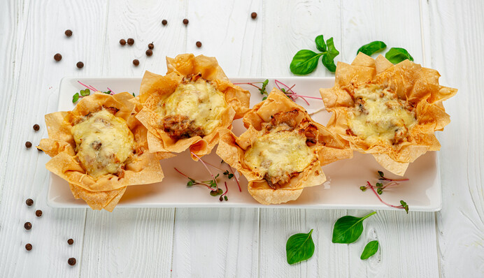 Как приготовить на Новый год жюльен на слоеном тесте: простой рецепт