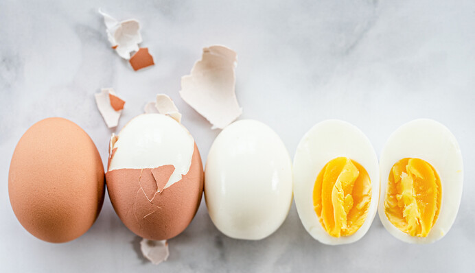 Кулінарний лайфхак, щоб варені яйця не тріскалися і добре чистилися
