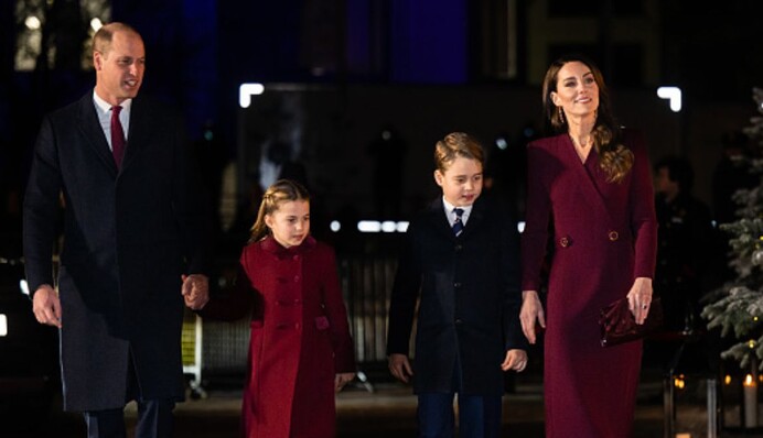 Кейт Міддлтон та принц Вільям відвідали Різдвяний концерт: сім'я з'явилася у парних образах