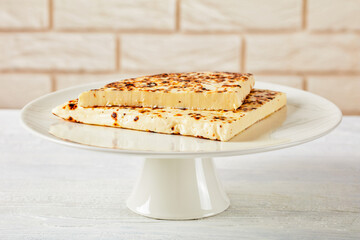 Як приготувати солодке домашнє молозиво зі згущеним молоком: простий рецепт