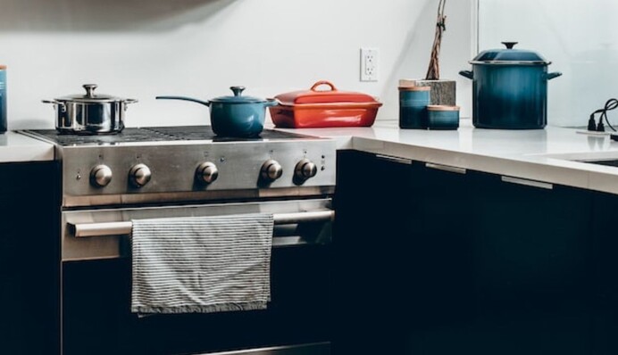 Топ-5 домашніх засобів, які допоможуть відмити решітку газової плити від липкого жиру