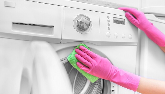 Як освіжити пральну машину, в якій з’явився неприємний запах: простий лайфхак