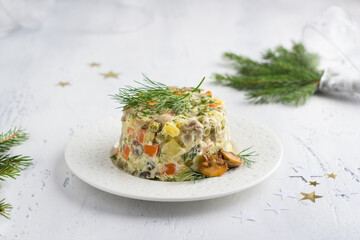 Як приготувати салат олів'є з маринованими грибами: оригінальний рецепт