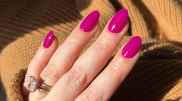 Топ-12 идей модного маникюра в главном цвете 2023 года: фото