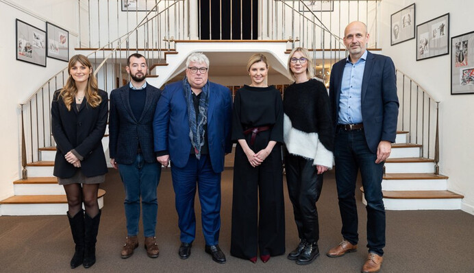 Олена Зеленська у модних штанах палаццо показала великий тренд 2023 року