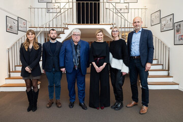 Елена Зеленская в модных штанах палаццо показала большой тренд 2023 года