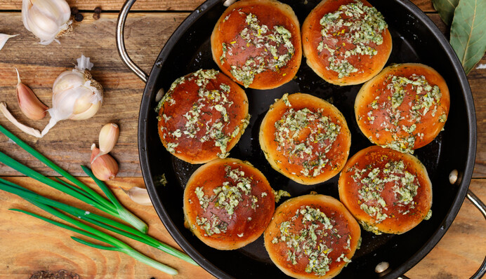 Як приготувати запашні пампушки з часником: простий рецепт на Різдво