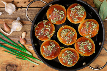 Як приготувати запашні пампушки з часником: простий рецепт на Різдво